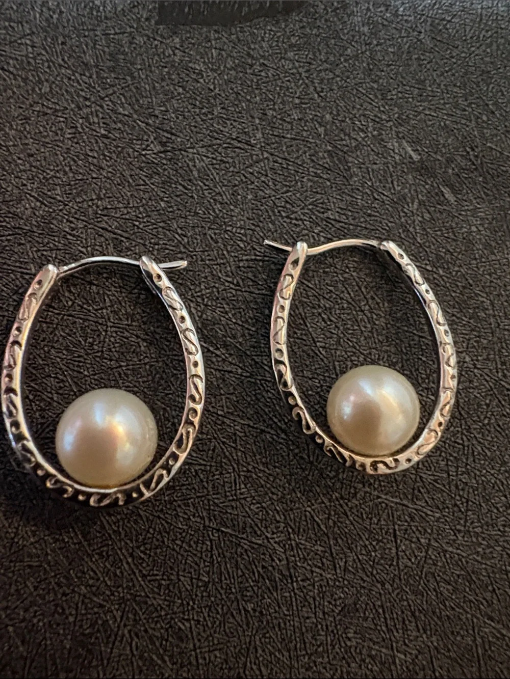ROBERT EURE DESIGNS .925 STERLING SILVER HOOP FRESH WATER 8MM PEARL.EARRINGS